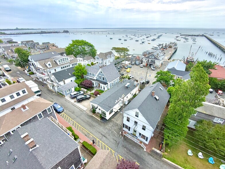 133 Commercial St, Provincetown, MA à vendre - Photo du bâtiment - Image 3 de 31