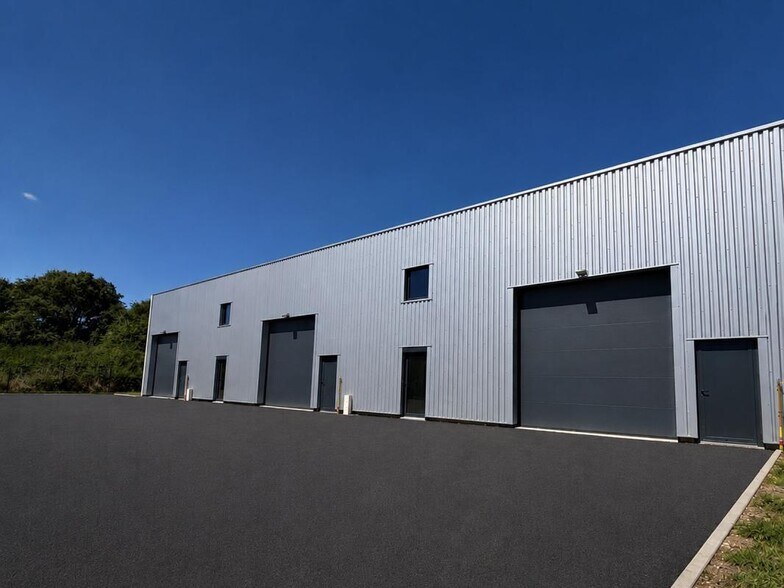 Flex in Mornant for lease - Building Photo - Image 1 of 8