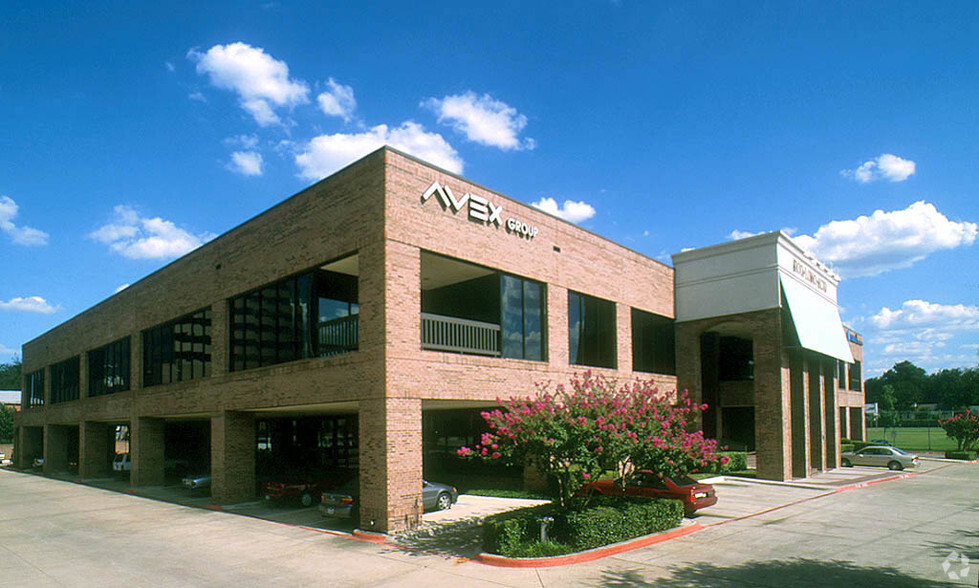 8100 Lomo Alto Dr, Dallas, TX for lease - Building Photo - Image 2 of 7