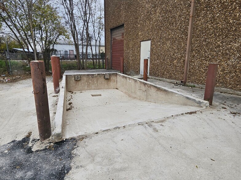 157 Lone Star Blvd, San Antonio, TX à louer - Photo du bâtiment - Image 2 de 9