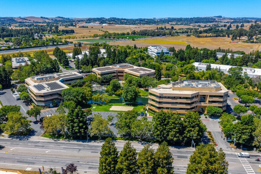 5341 Old Redwood Hwy, Petaluma, CA à louer - Photo du bâtiment - Image 3 de 18