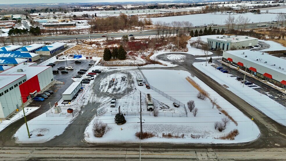 350 Lake Rd, Bowmanville, ON à vendre - Photo du bâtiment - Image 2 de 14