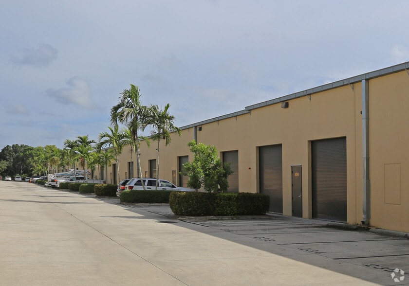 2875 Jupiter Park Dr, Jupiter, FL à louer - Photo du bâtiment - Image 3 de 4
