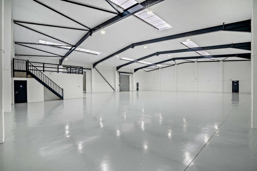 Severnside Trading Estate, Manchester for lease - Building Photo - Image 3 of 8