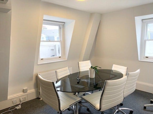 1-7A The Square, Richmond for lease - Building Photo - Image 3 of 6