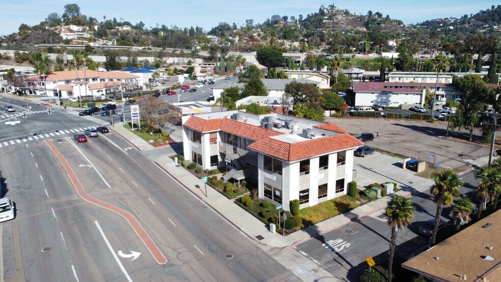 8893 La Mesa Blvd, La Mesa, CA à louer - Photo du bâtiment - Image 3 de 8