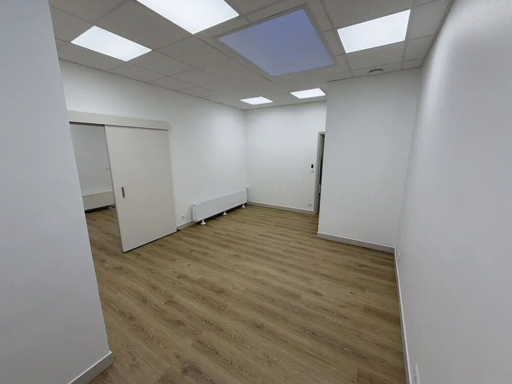 Paris, PAR 75015 -  -  - Photo intérieure - Image 1 of 4