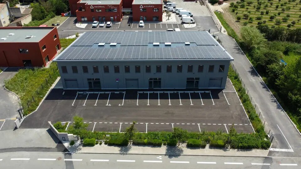 Flex in Taillades for lease Aerial- Image 1 of 10