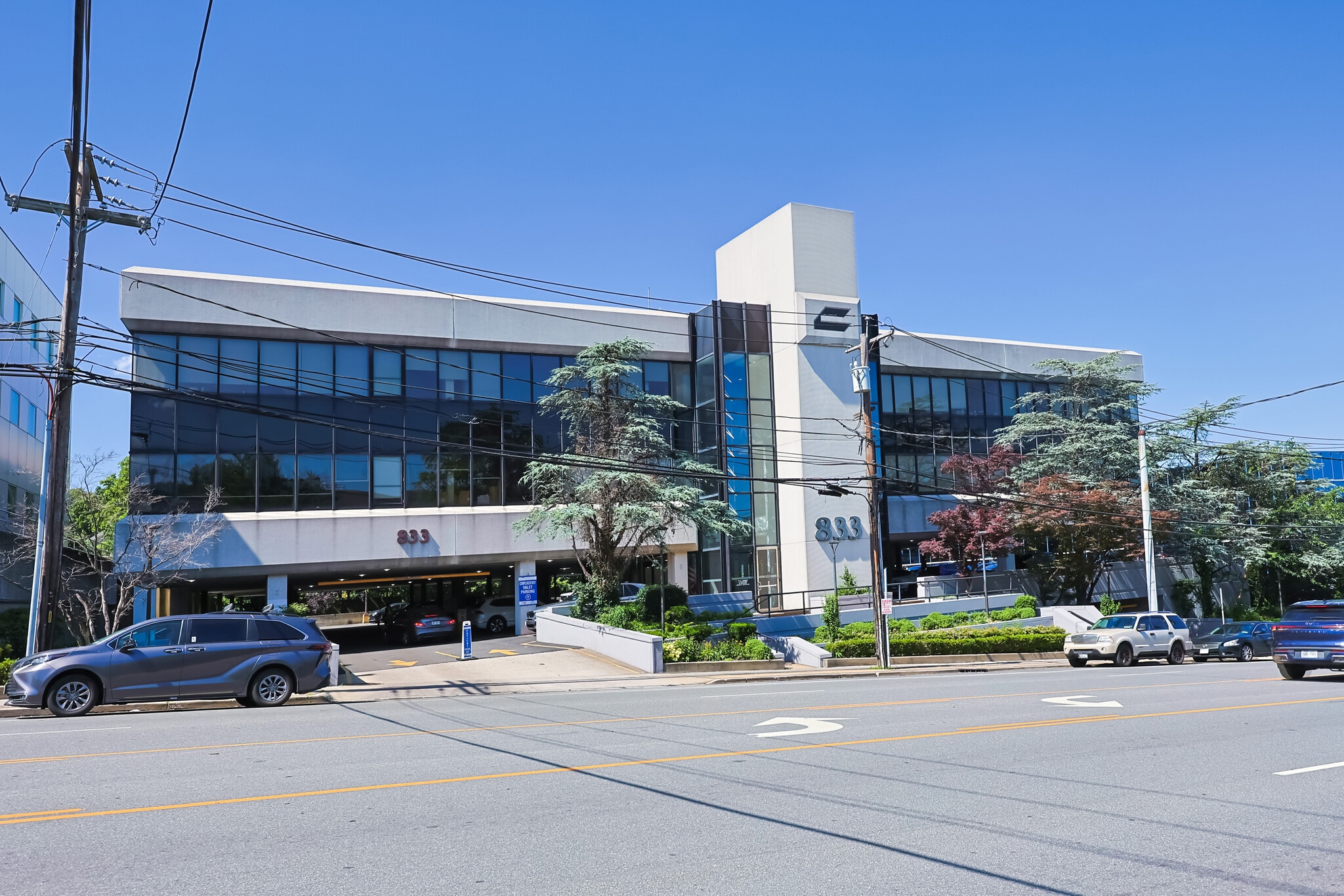 833 Northern Blvd, Great Neck, NY for lease Building Photo- Image 1 of 18