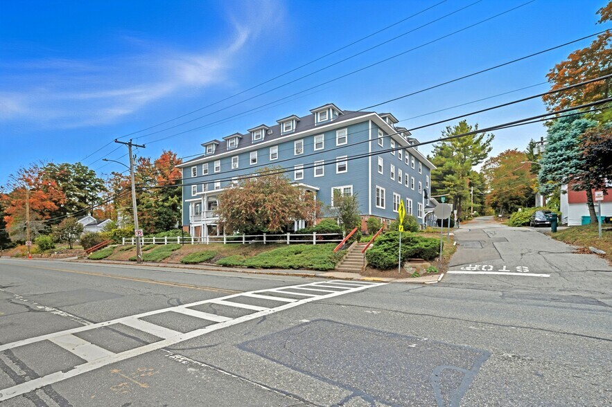 135 Main St, Upton, MA à vendre - Photo du bâtiment - Image 2 de 8