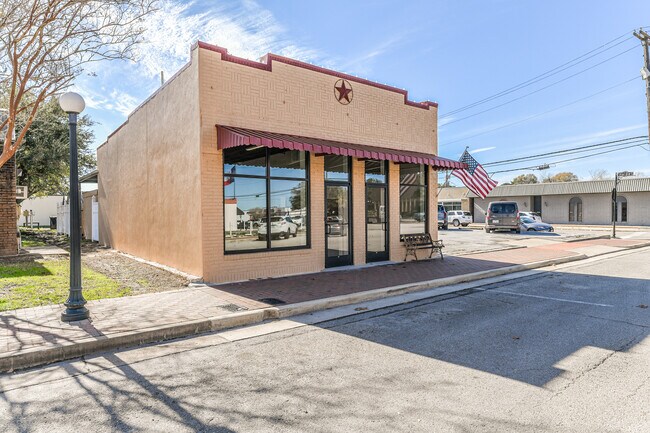 Plus de détails pour 121 W Sealy St, Alvin, TX - Commerce de détail à vendre