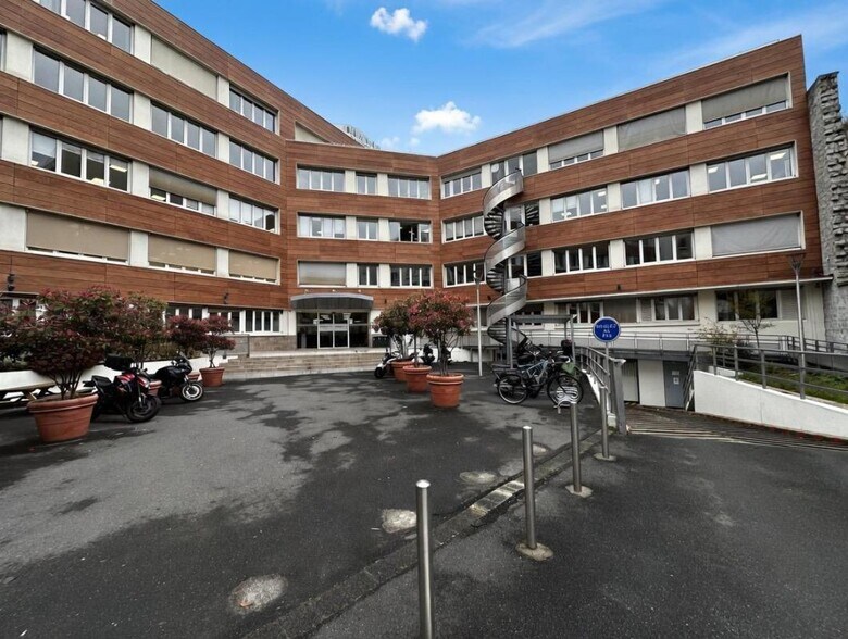 Flex dans Saint-Denis à louer - Photo du bâtiment - Image 1 de 16