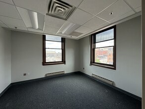 201 N 7th St, Lincoln, NE à louer Photo du bâtiment- Image 2 de 3