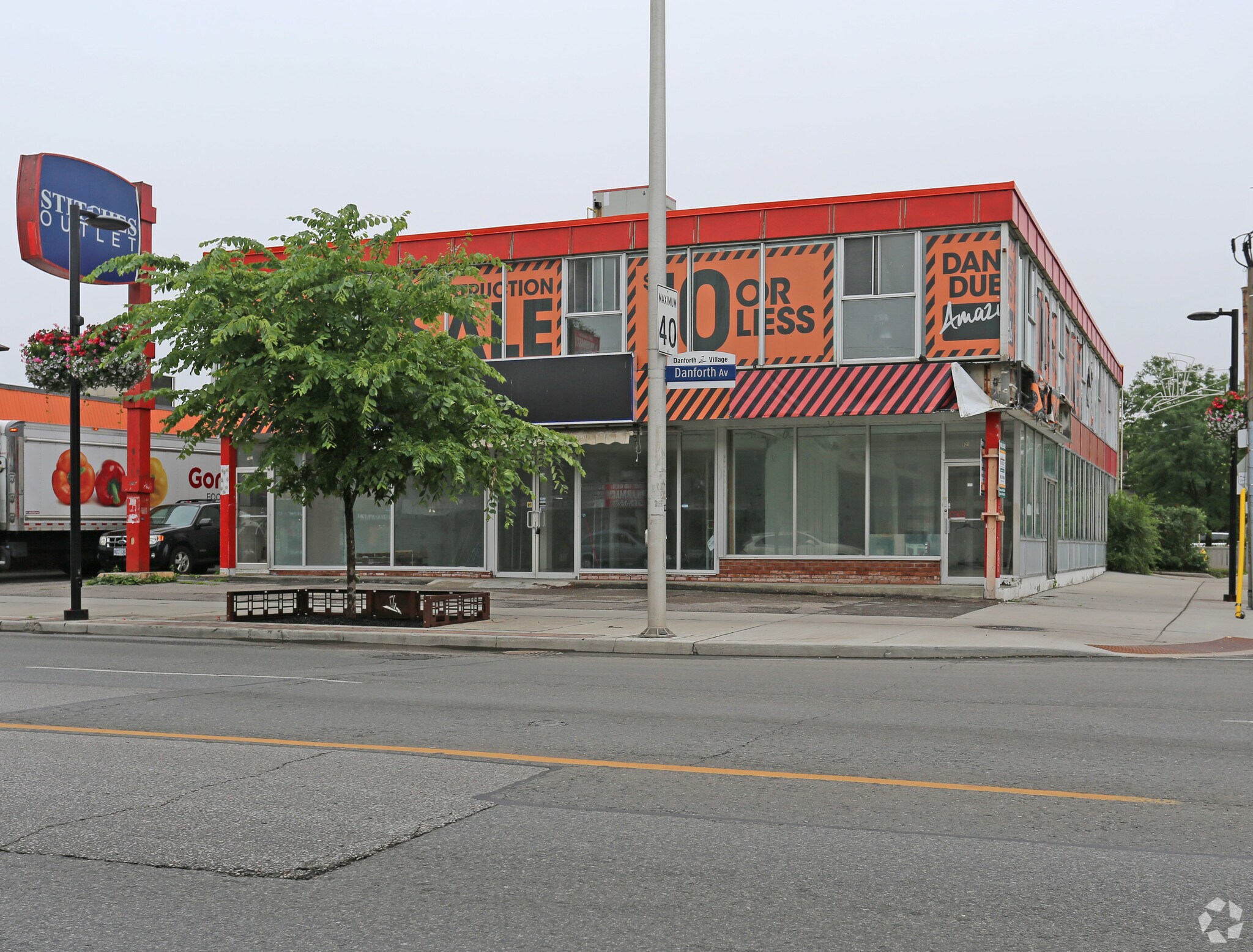 2921-2925 Danforth Ave, Toronto, ON à vendre Photo principale- Image 1 de 1