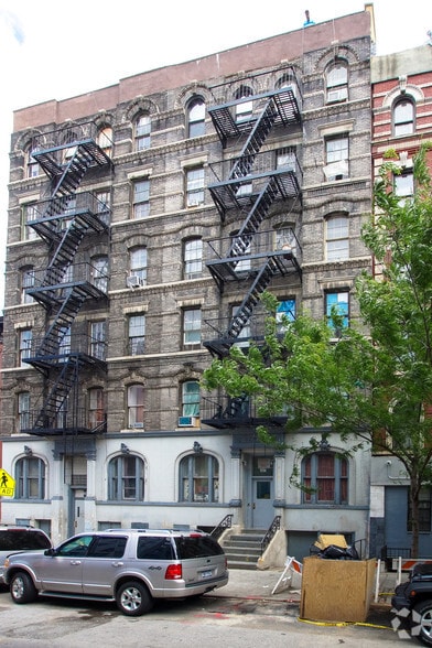 307 E 109th St, New York, NY à louer - Photo du bâtiment - Image 2 de 3