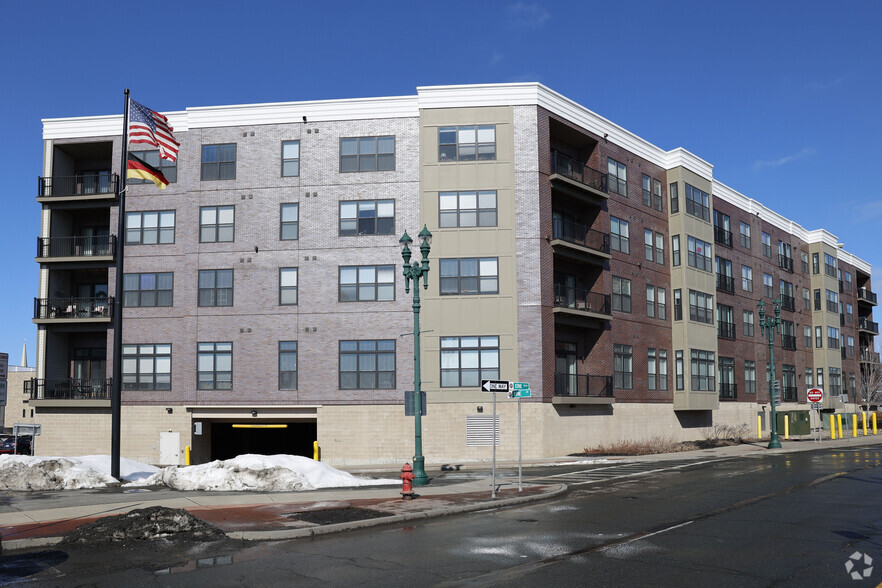 240 State St, Schenectady, NY for lease - Primary Photo - Image 1 of 52