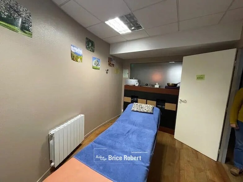 Retail in Villeurbanne for lease - Interior Photo - Image 3 of 8