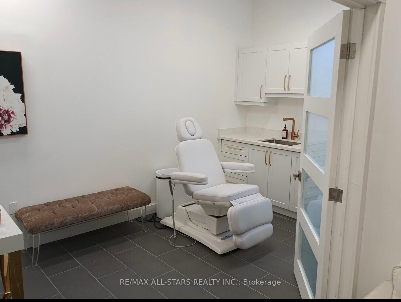 715-717 Queen St E, Toronto, ON for lease Interior Photo- Image 1 of 4