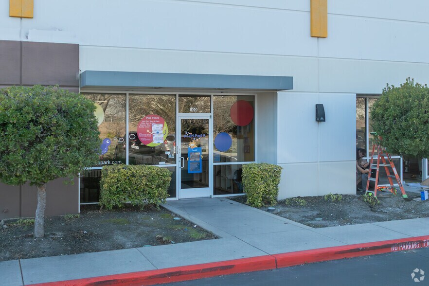 4401 Gateway Park Blvd, Sacramento, CA à vendre - Photo du bâtiment - Image 3 de 12