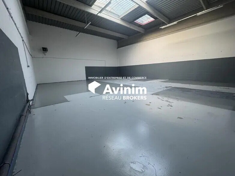 Industrial in SAINT-OUEN-L'AUMONE for lease - Interior Photo - Image 2 of 10