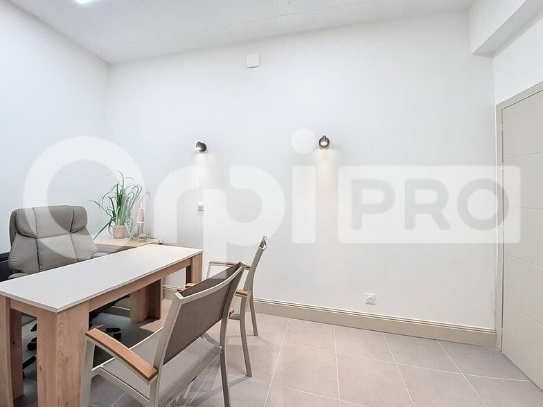Office/Medical in Soissons for lease - Interior Photo - Image 3 of 5