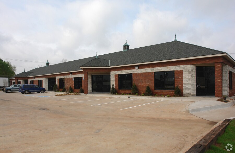 841 S Kelly Ave, Edmond, OK à vendre - Photo du bâtiment - Image 3 de 8