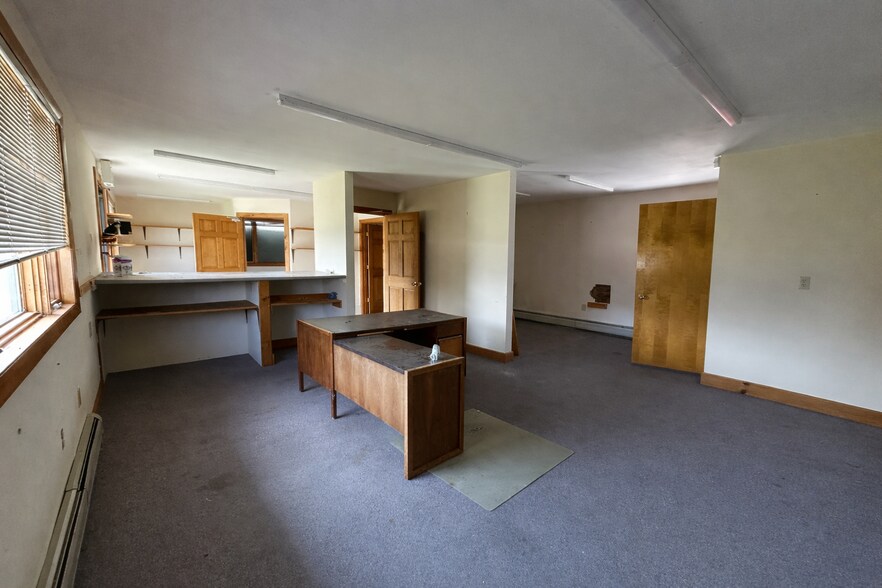 261 Phyllis Ln, Bennington, VT à louer - Photo du bâtiment - Image 1 de 3
