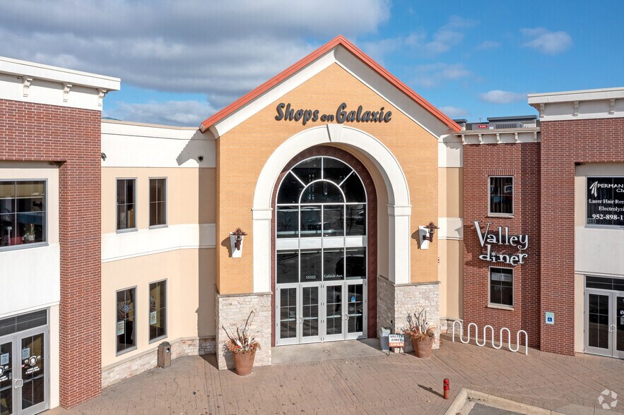 15322 Galaxie Ave, Apple Valley, MN à louer - Photo du bâtiment - Image 2 de 3