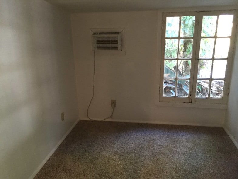 215 Riverside Dr, Cocoa, FL à vendre - Photo intérieure - Image 2 de 40