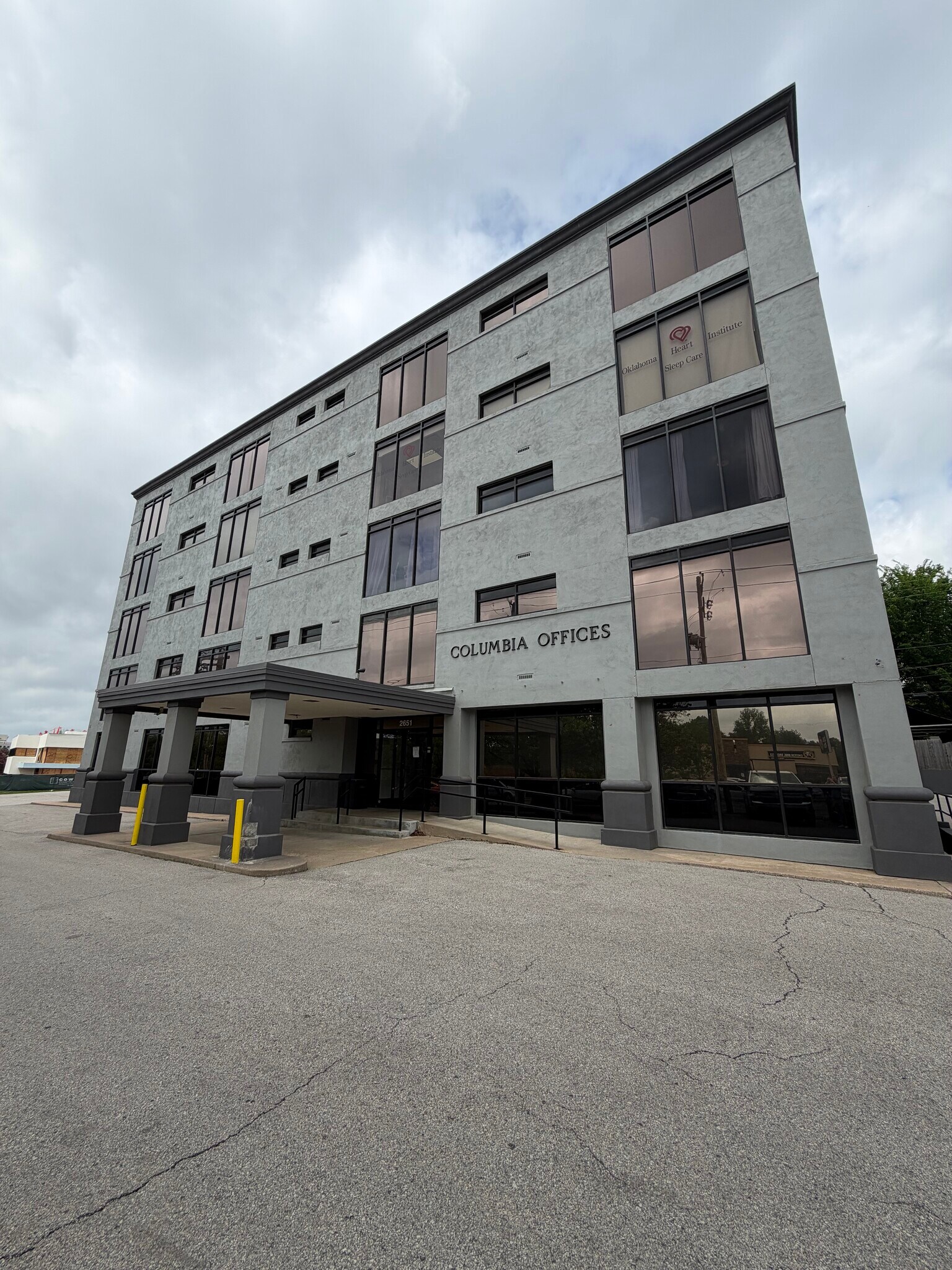 2651 E 21st St, Tulsa, OK à louer Photo du bâtiment- Image 1 de 7