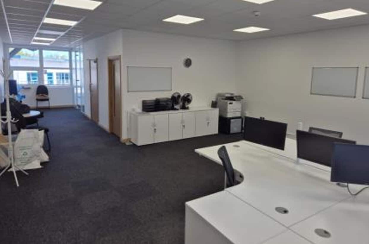 Monks Brk, Newport for lease Interior Photo- Image 1 of 2