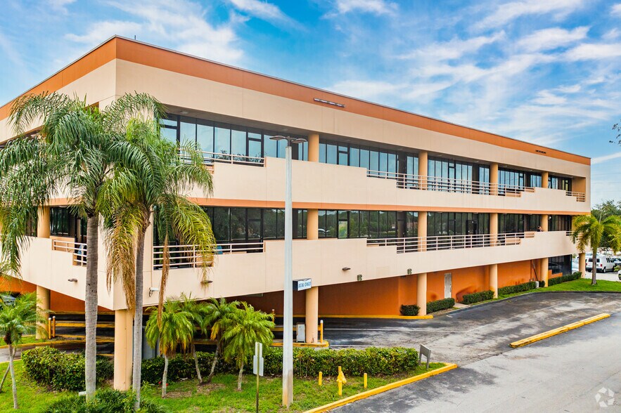 2855-2921 Stirling Rd, Hollywood, FL à louer - Photo du bâtiment - Image 2 de 12