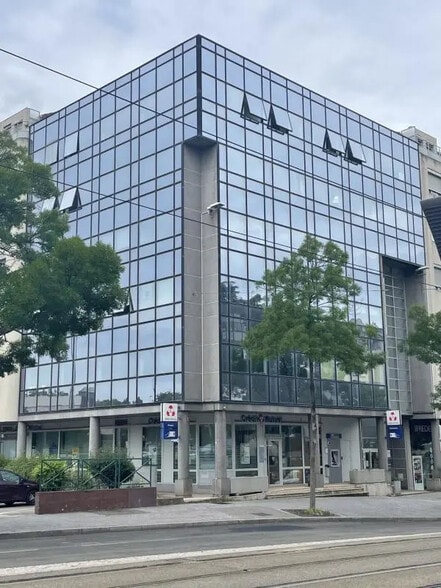 140 Avenue Franklin Roosevelt, Bron for lease - Building Photo - Image 1 of 7