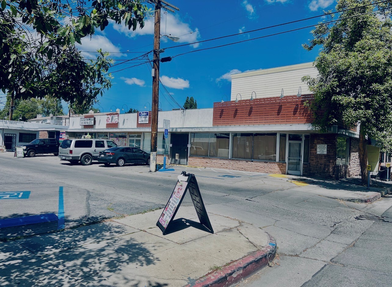 7209-7219 Owensmouth Ave, Canoga Park, CA for lease Primary Photo- Image 1 of 2