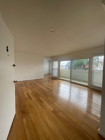 823 5th St, Santa Monica, CA à vendre - Photo du bâtiment - Image 3 de 8