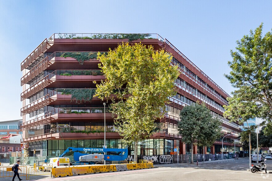 Carrer d'Àlaba, 91-115, Barcelona, Barcelona for lease - Building Photo - Image 2 of 3
