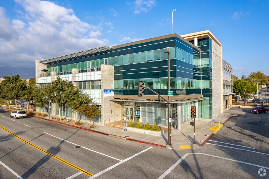 630 S Raymond Ave, Pasadena, CA à louer - Photo du bâtiment - Image 1 de 8