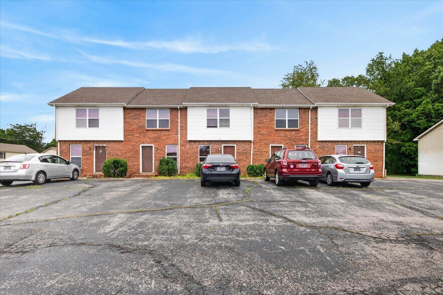 1531 E Knollwood Cir, Clarksville, TN à vendre - Photo du bâtiment - Image 2 de 30
