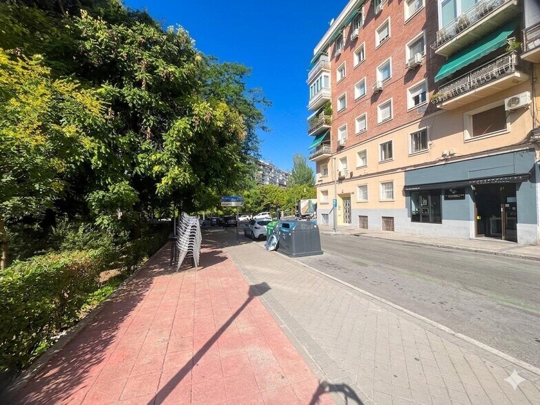 Immeuble residentiel dans Madrid, Madrid à vendre - Photo du bâtiment - Image 1 de 4