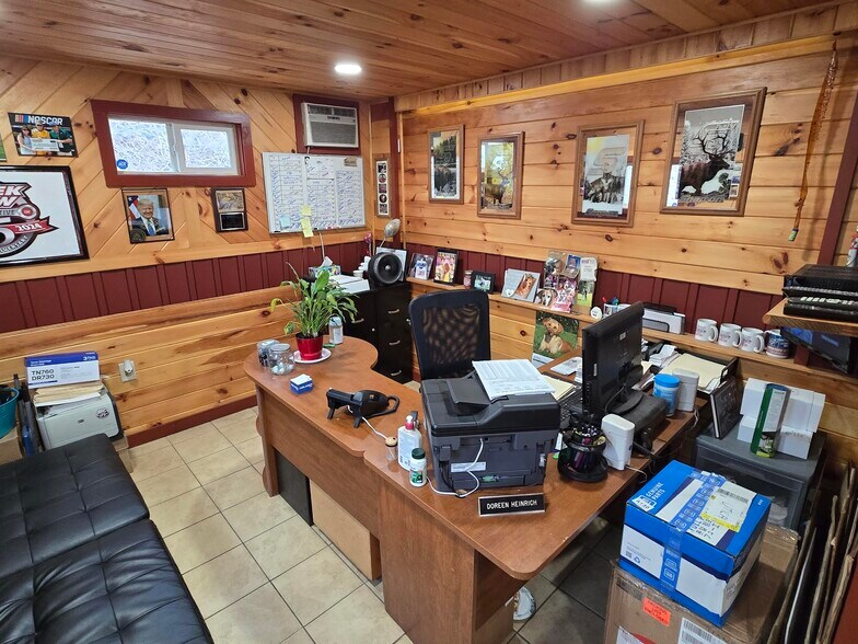 12226 NY-28, Poland, NY à vendre - Photo du bâtiment - Image 2 de 6