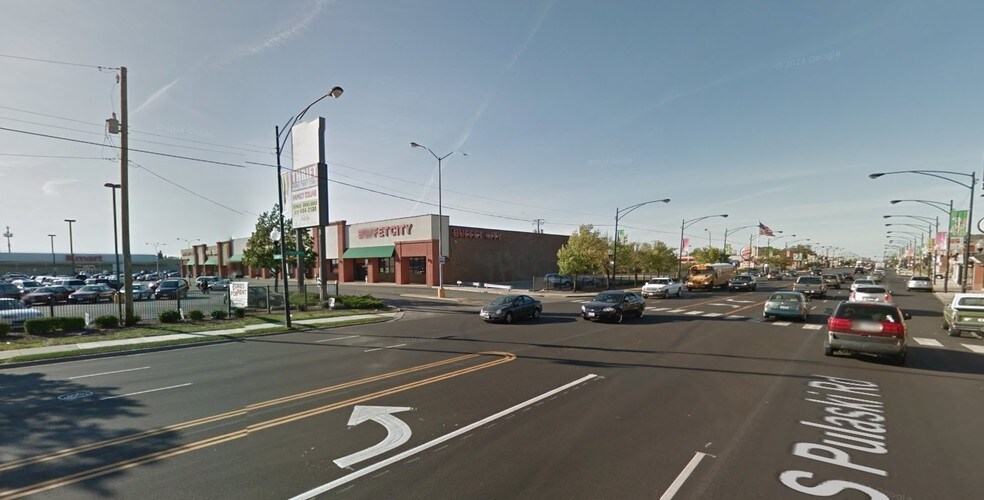 7000 S Pulaski Rd, Chicago, IL à louer - Photo du bâtiment - Image 3 de 9