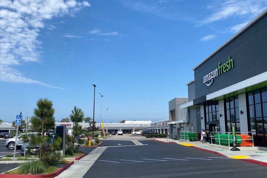 6811-6849 Warner Ave, Huntington Beach, CA à louer - Photo du bâtiment - Image 2 de 6