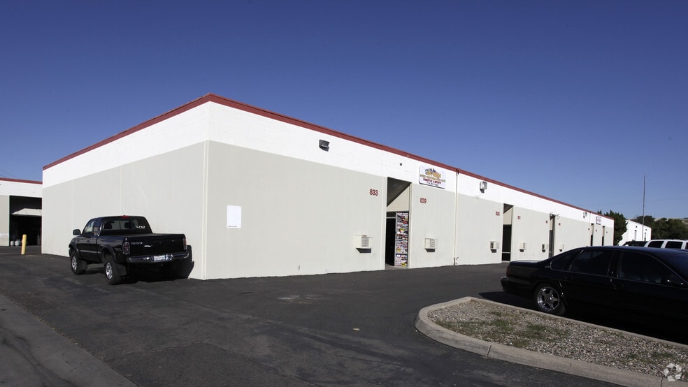 801-833 W Crowther Ave, Placentia, CA à louer - Photo du bâtiment - Image 3 de 5