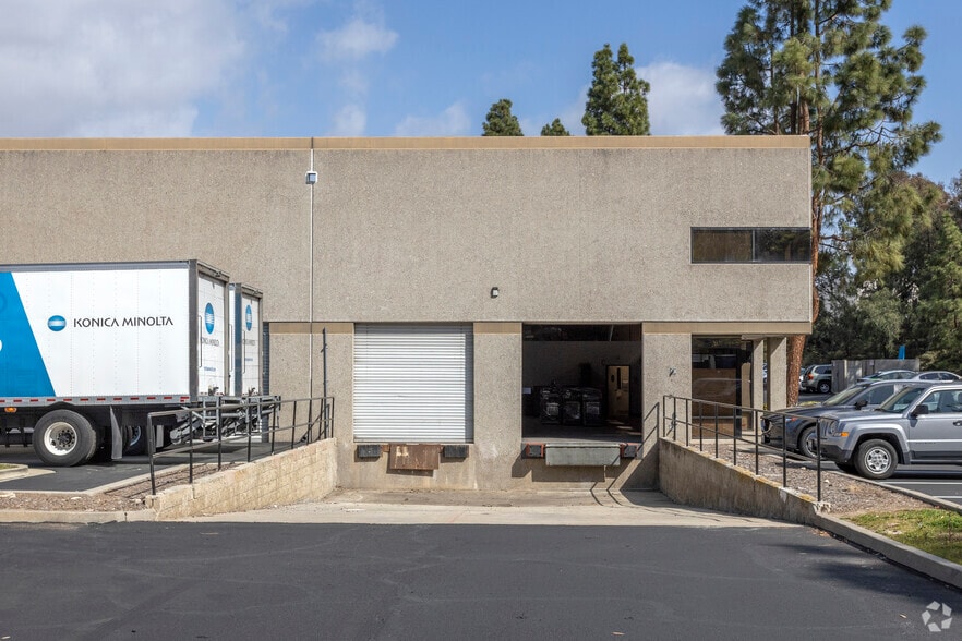 8340 Camino Santa Fe, San Diego, CA à louer - Photo du bâtiment - Image 3 de 11