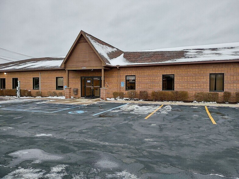 1795 Baseline Rd, Grand Island, NY à louer - Photo du bâtiment - Image 2 de 8