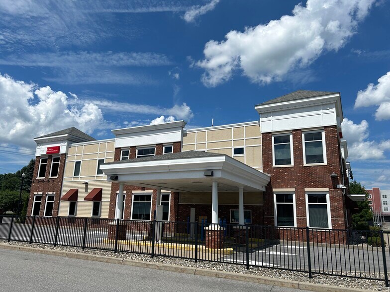 2537 Route 9, Malta, NY à vendre - Photo du bâtiment - Image 3 de 14