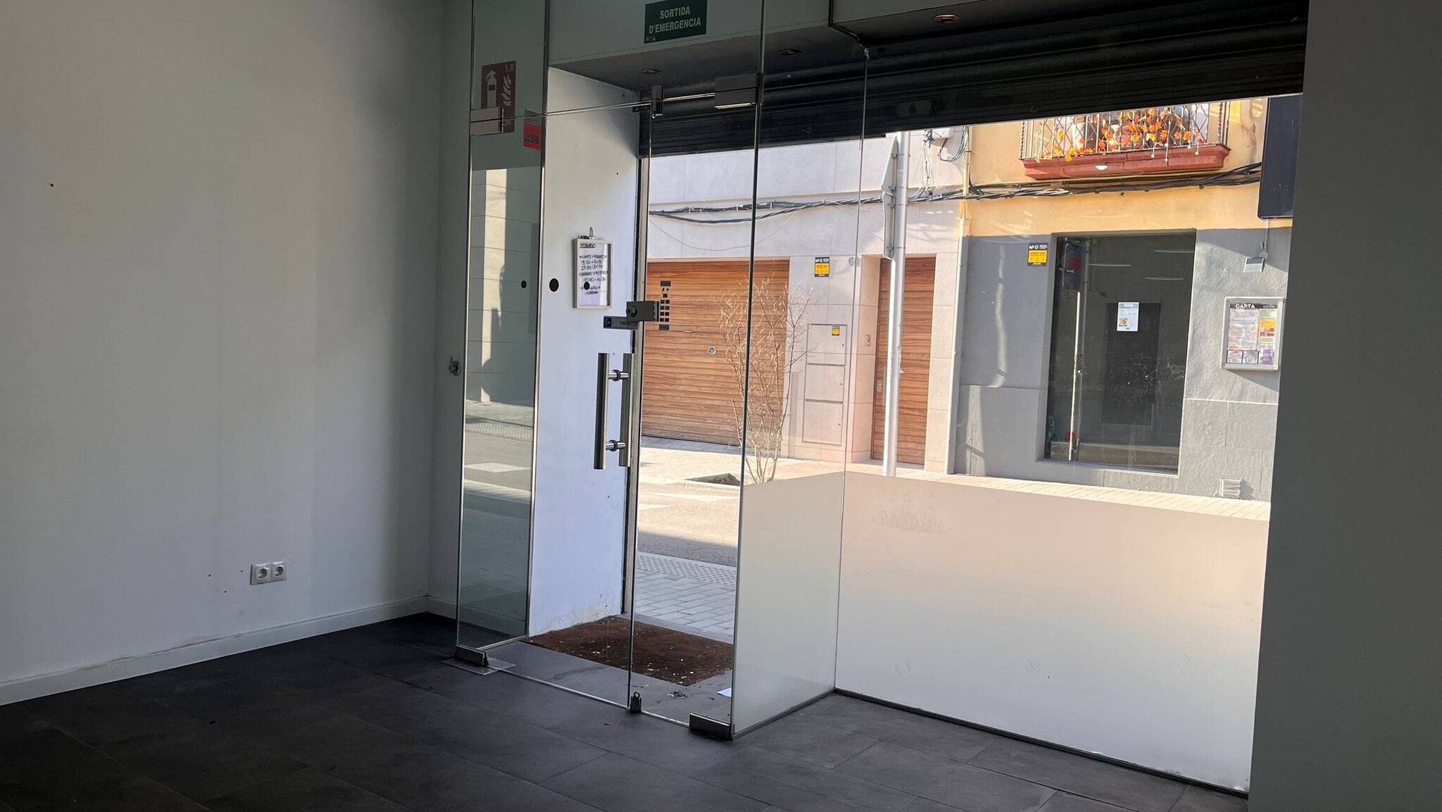 Retail in Terrassa, Barcelona for lease Interior Photo- Image 1 of 10