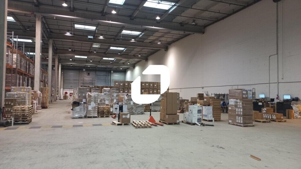 Industrial in SAINT-OUEN-L'AUMONE for lease - Interior Photo - Image 3 of 11