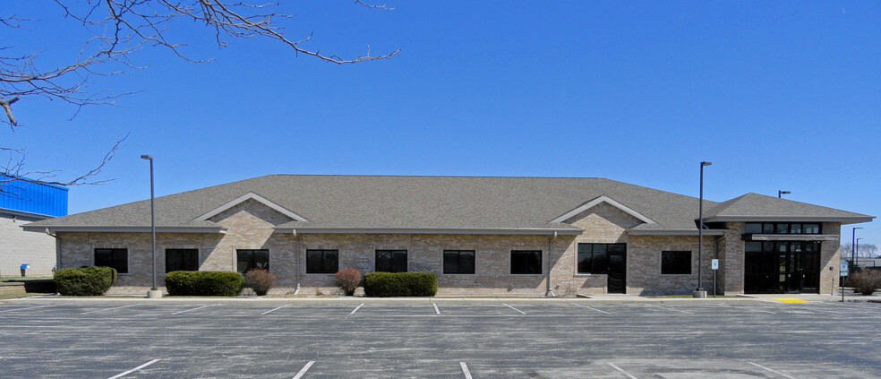 1325 S Broadway, De Pere, WI for lease - Building Photo - Image 1 of 2