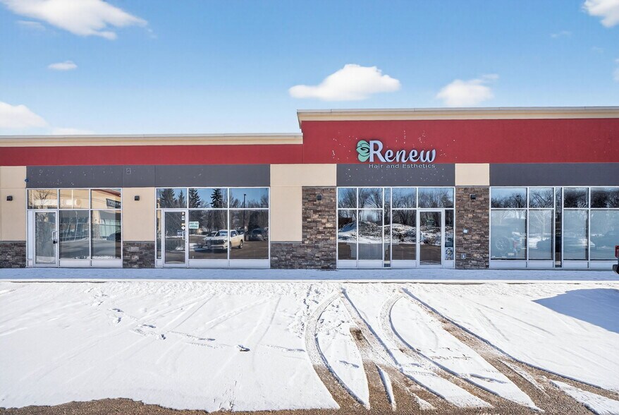 10451 99 Ave, Fort Saskatchewan, AB à vendre - Photo du bâtiment - Image 2 de 31